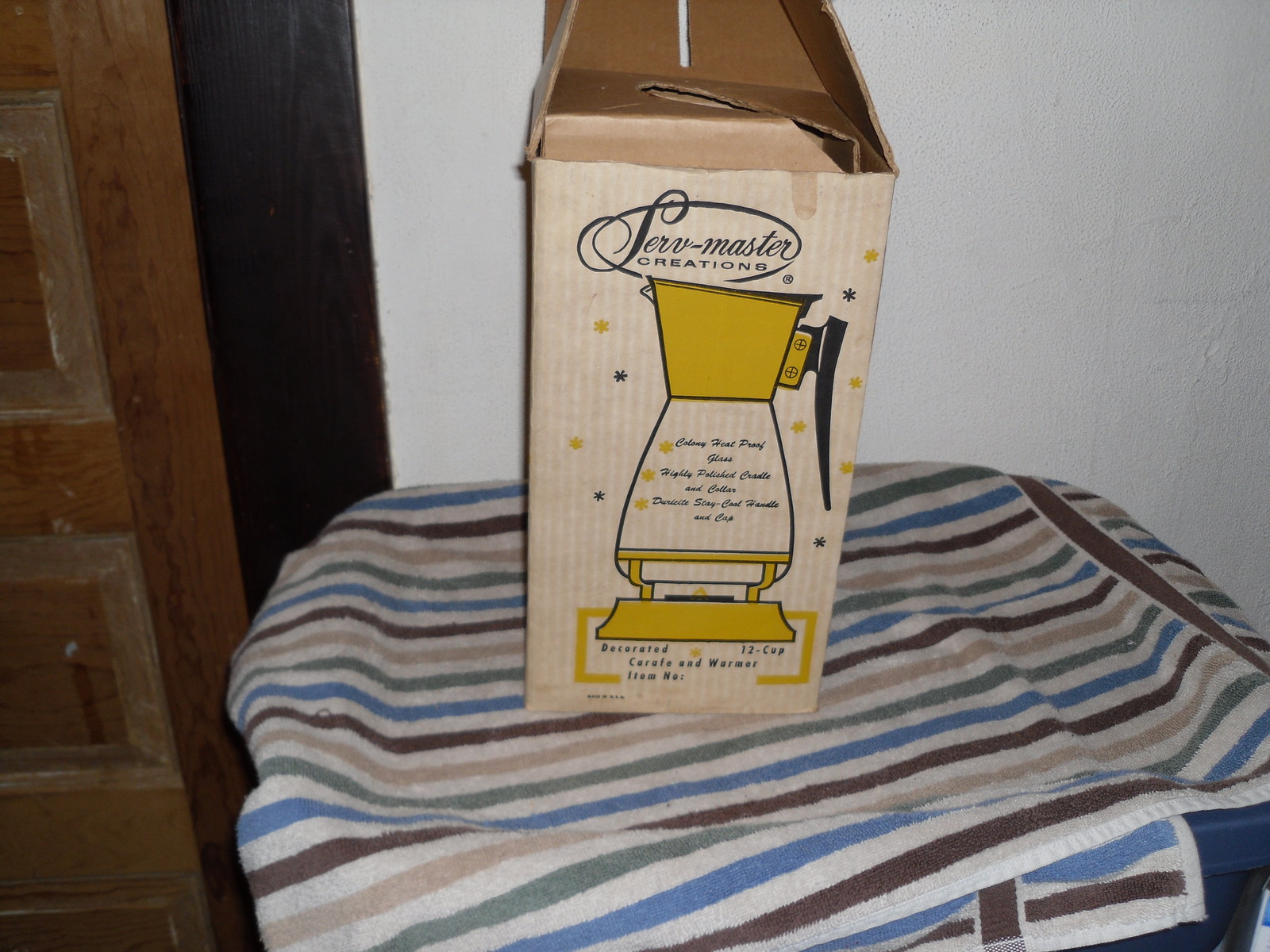 ELEGANT SERV-MASTER DECORATED 12 CUP CARAFE & WARMER. COFFEE, TEA. POLISHED STEE