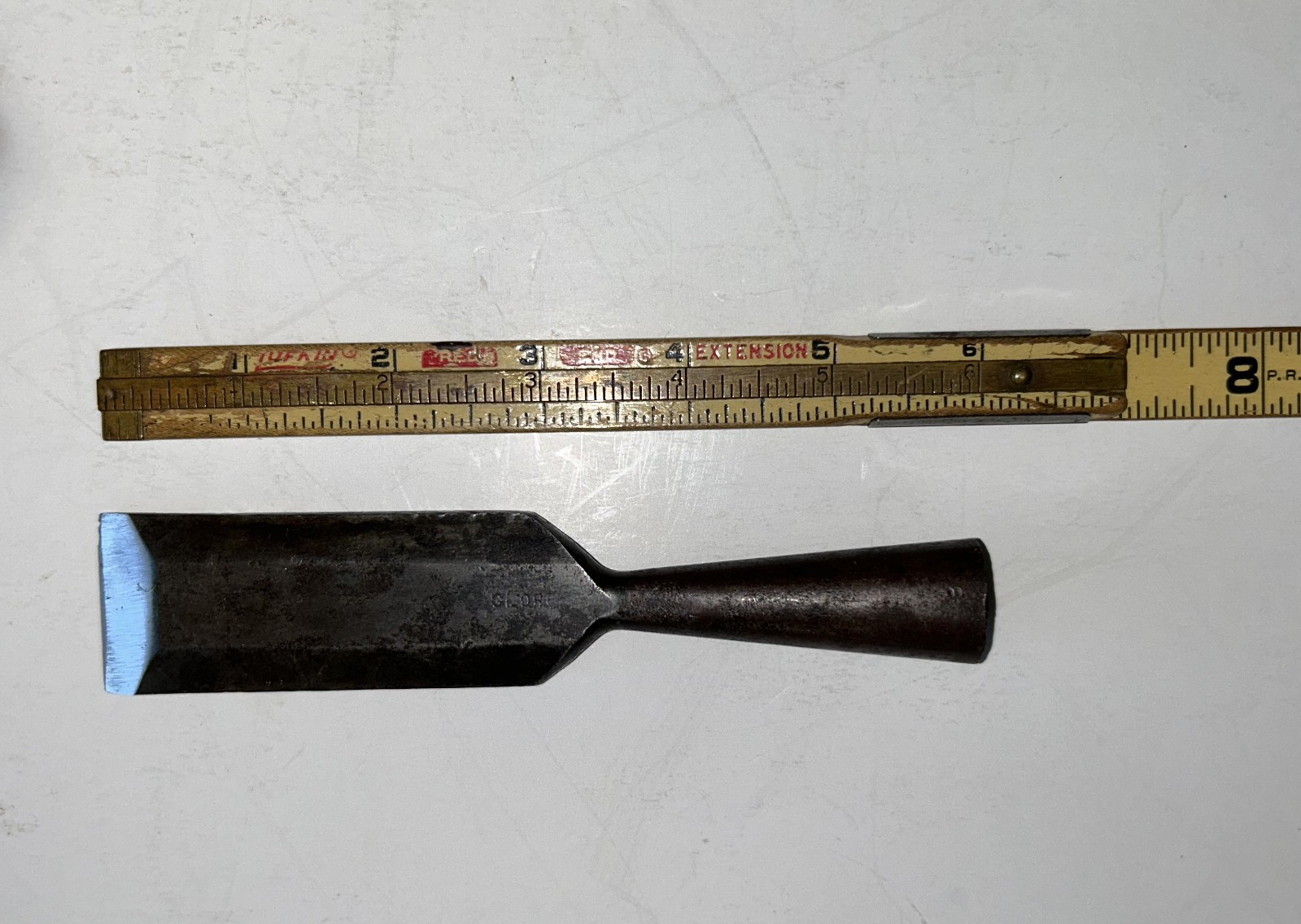 Globe 1 1/4 inch bevel edge socket chisel