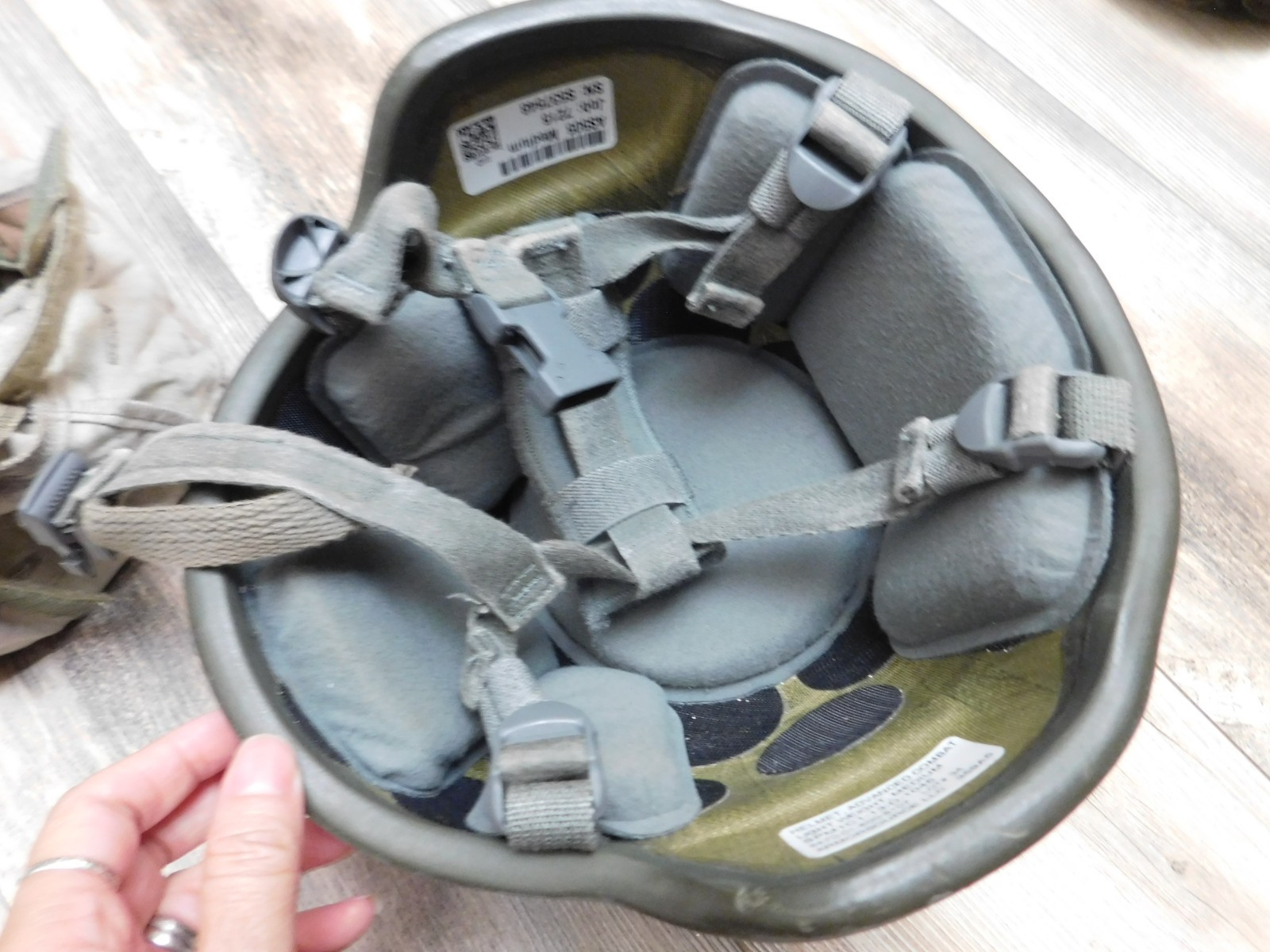 ACH ADVANCED COMBAT LIGHT WEIGHT HELMET SIZE MED W/ PADS, COVER, CHIN STRAPS