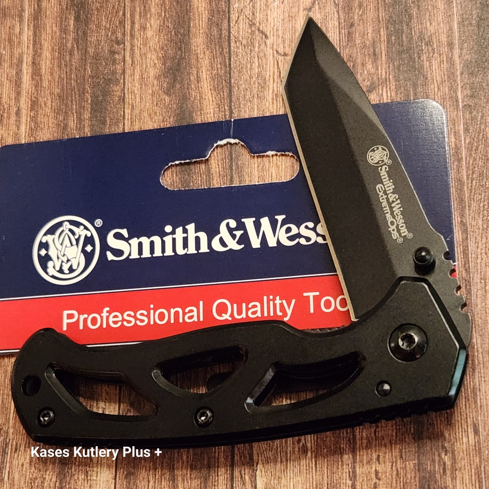 Smith & Wesson Extreme Ops Frame Lock 3.75″ Closed Tanto Blade Pocket Knife