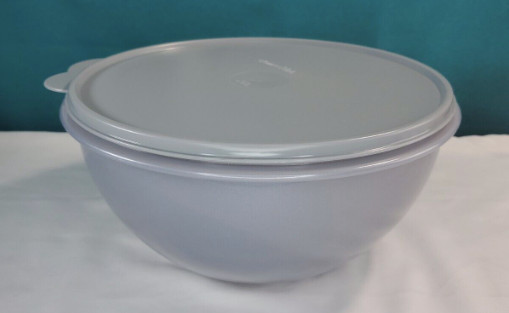 Tupperware Wonderlier 12 cup Bowl 9″ Silver Sparkle With Matching Seal (Z bowl)