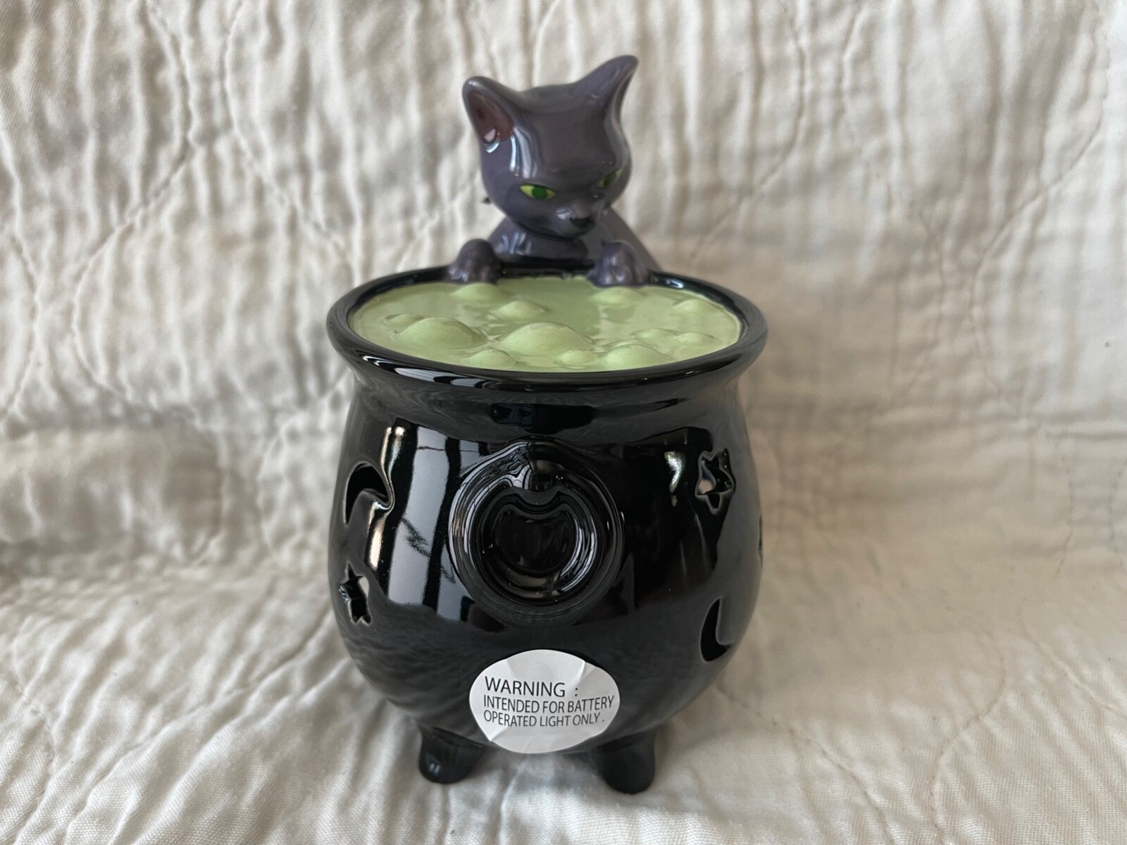 Disney Parks 2022 HALLOWEEN HOCUS POCUS Binx CAT CAULDRON Tealight Candle Holder