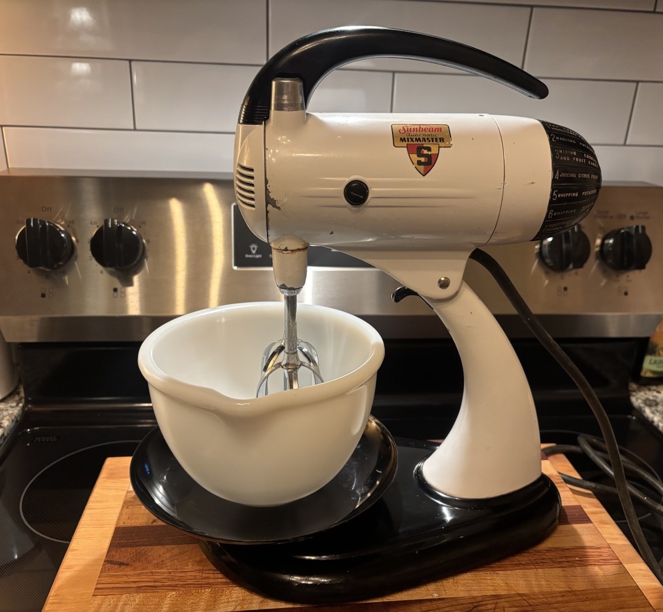 Vintage 1950’s Sunbeam Automatic Mixmaster Countertop Mixer With Glass Bowl