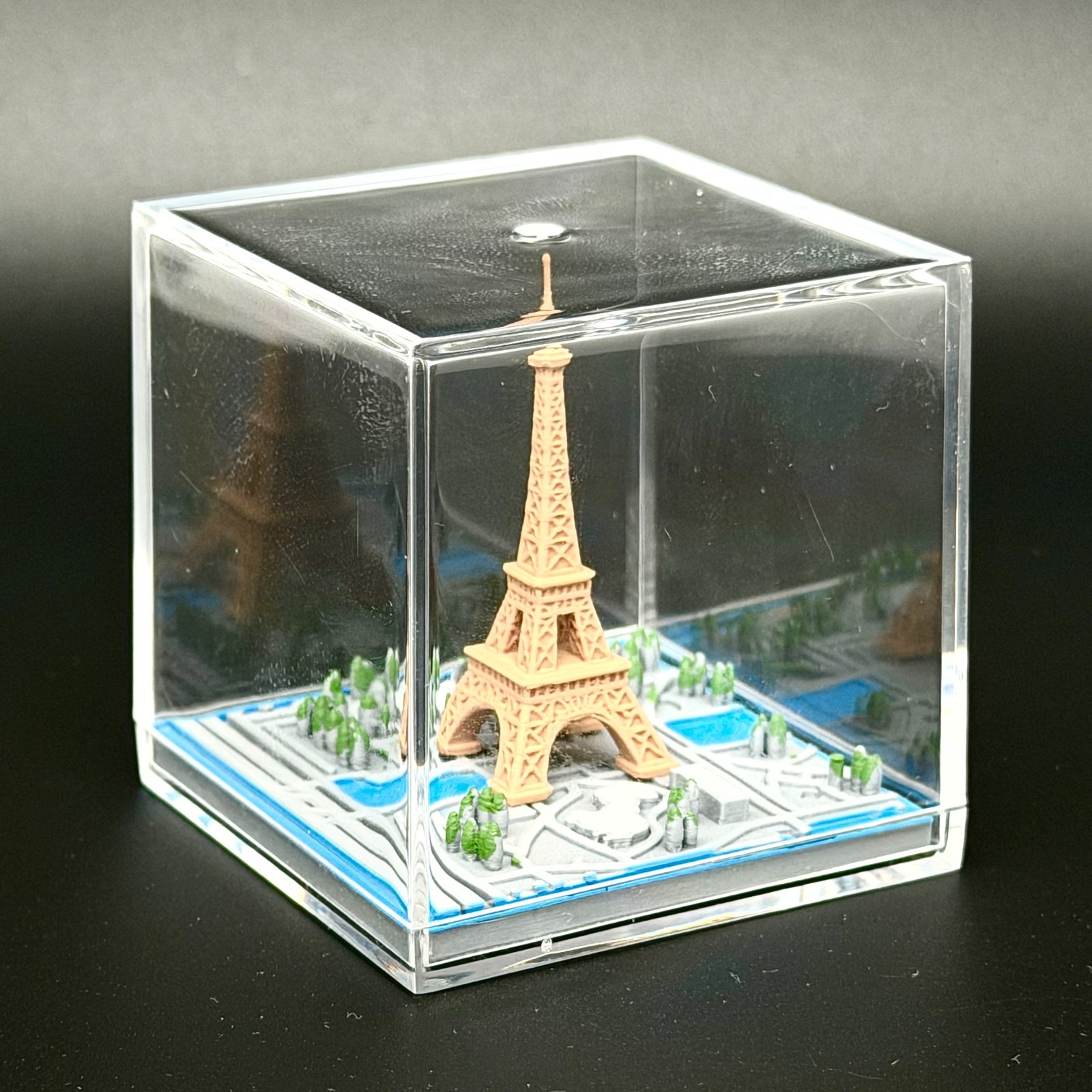 Eiffel Tower Paris Microlandscape Model – Iconic Landmark Scene Minature