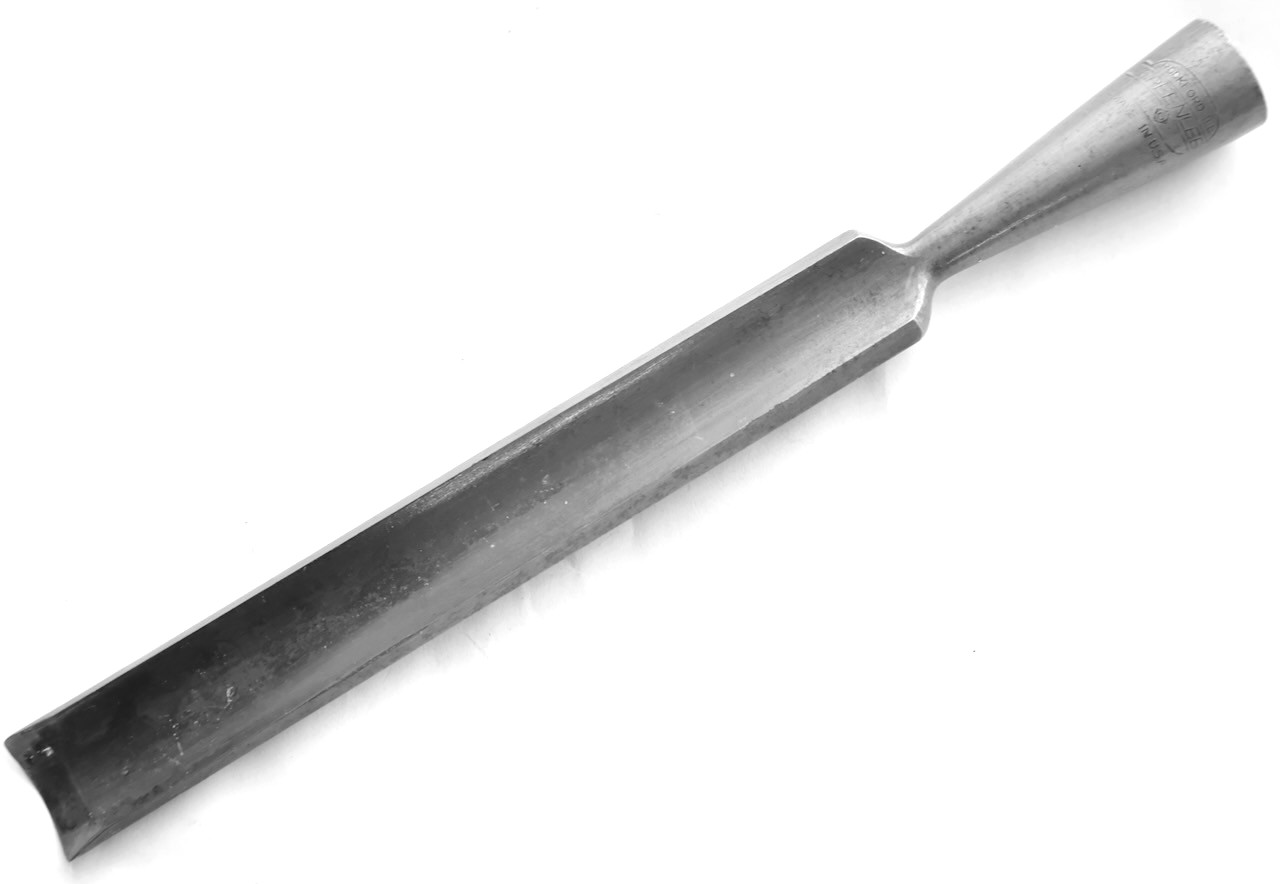 Greenlee Gouge Style Wood Chisel / #8 Sweep / 25mm – .984”/ Mountain Top Tools