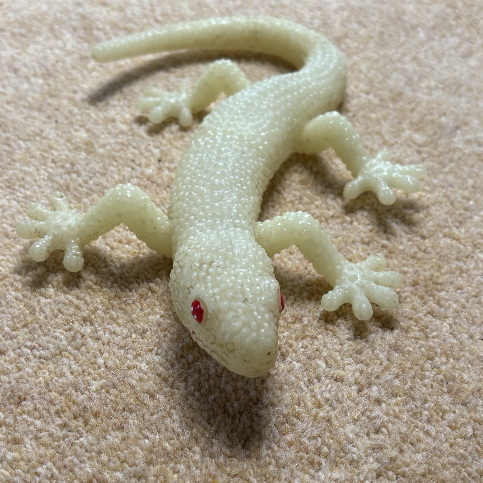 Gecko 9” GLOW IN THE DARK Figure Dated 1998