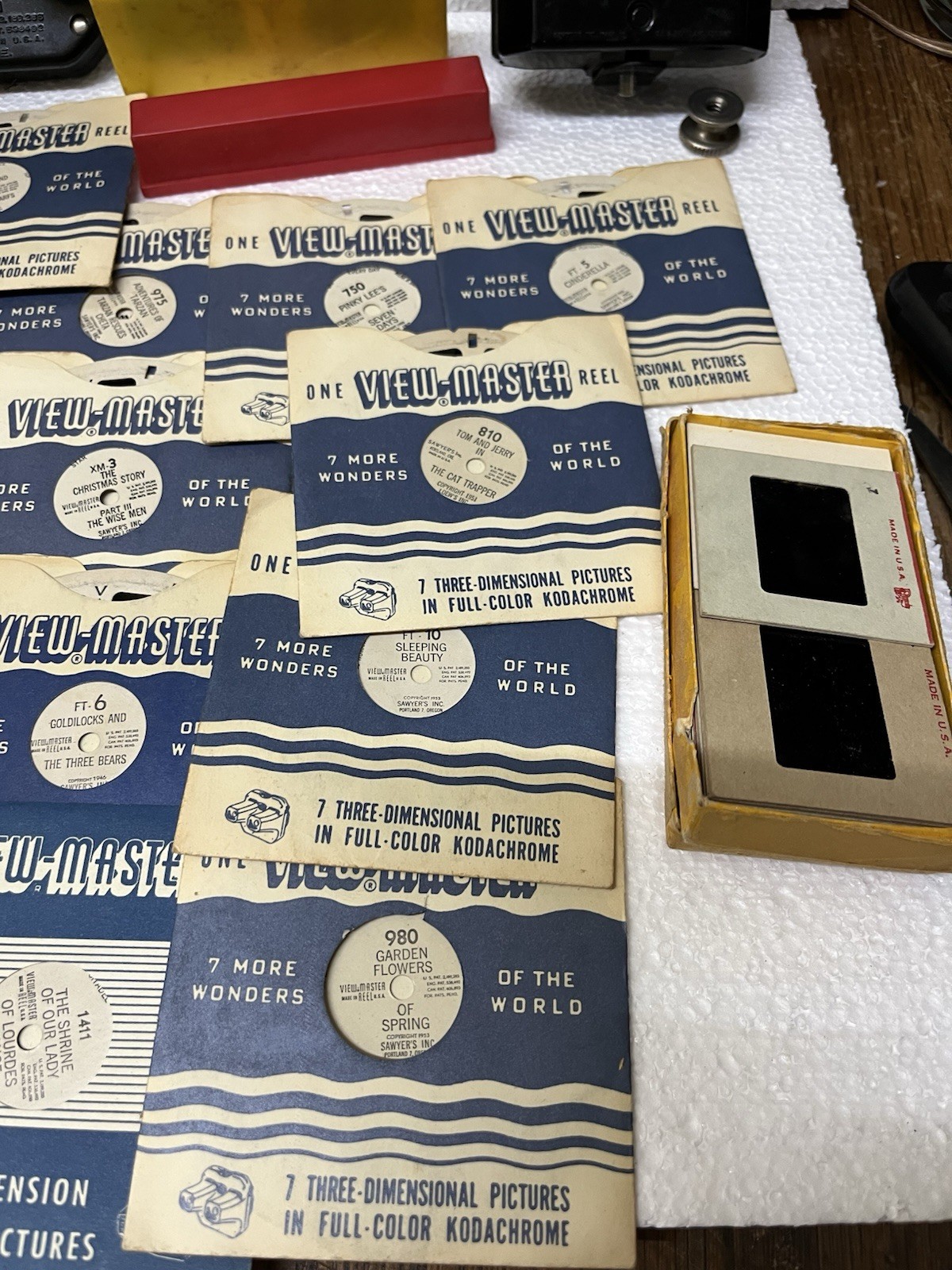 Sawyers Viewmaster Junior Projector And Light Attachment & 24 Reels