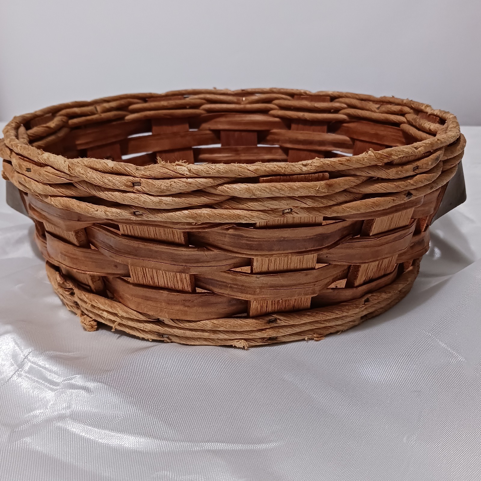 Vintage Pyrex Serving Basket/ Casserole Carrier Leather Handles