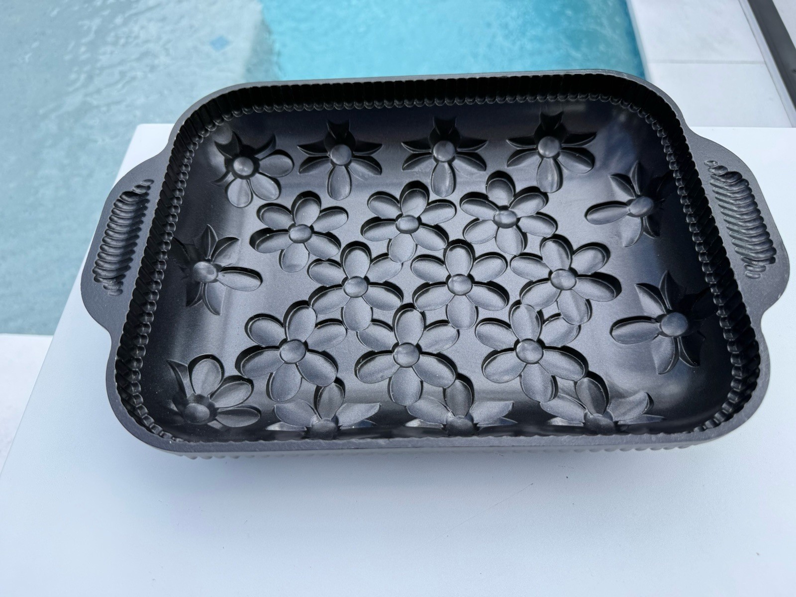 Nordic Ware Daisy Cake Pan 10 Cups 8.5″x11″ Floral Flowers Cast Mold Made in USA