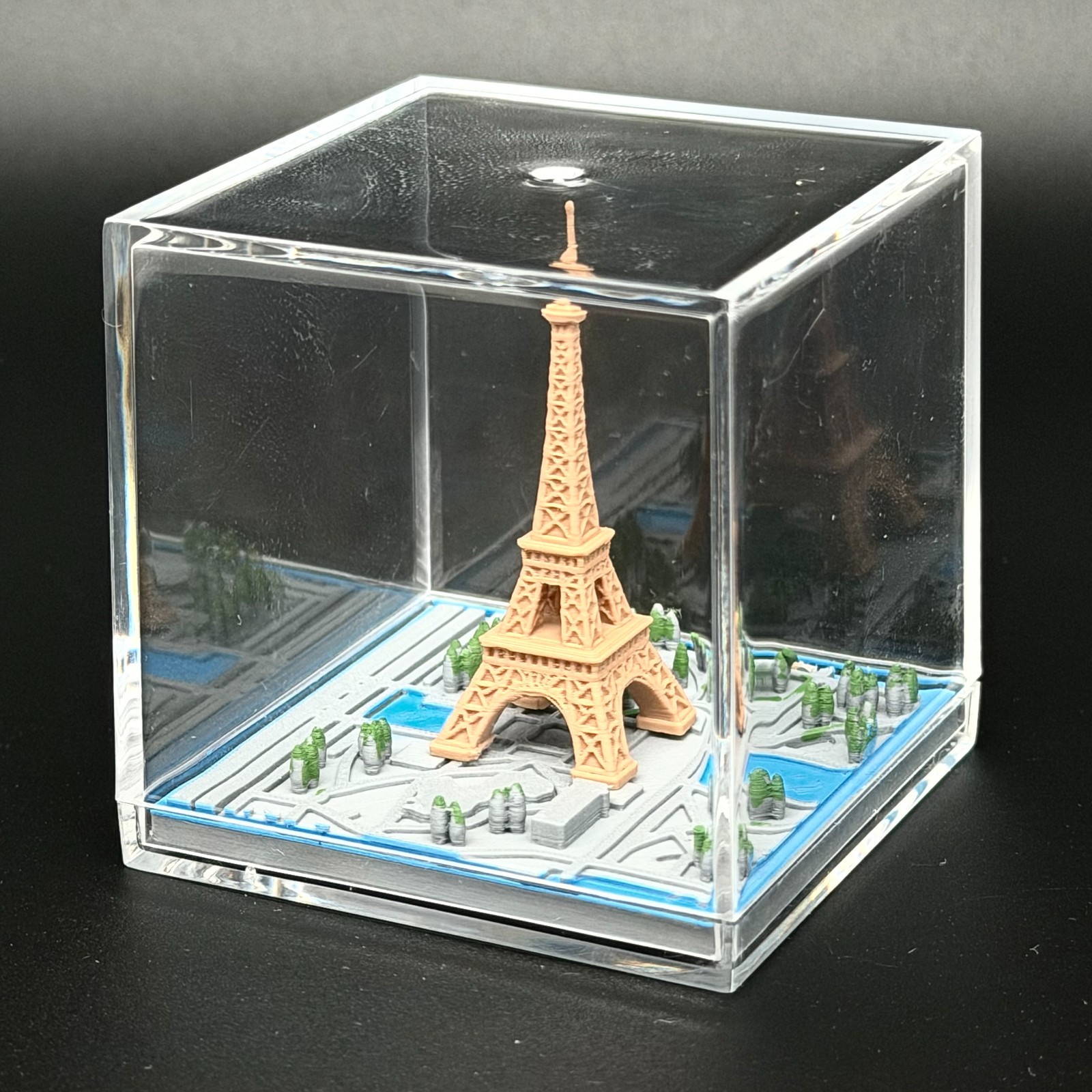 Eiffel Tower Paris Microlandscape Model – Iconic Landmark Scene Minature