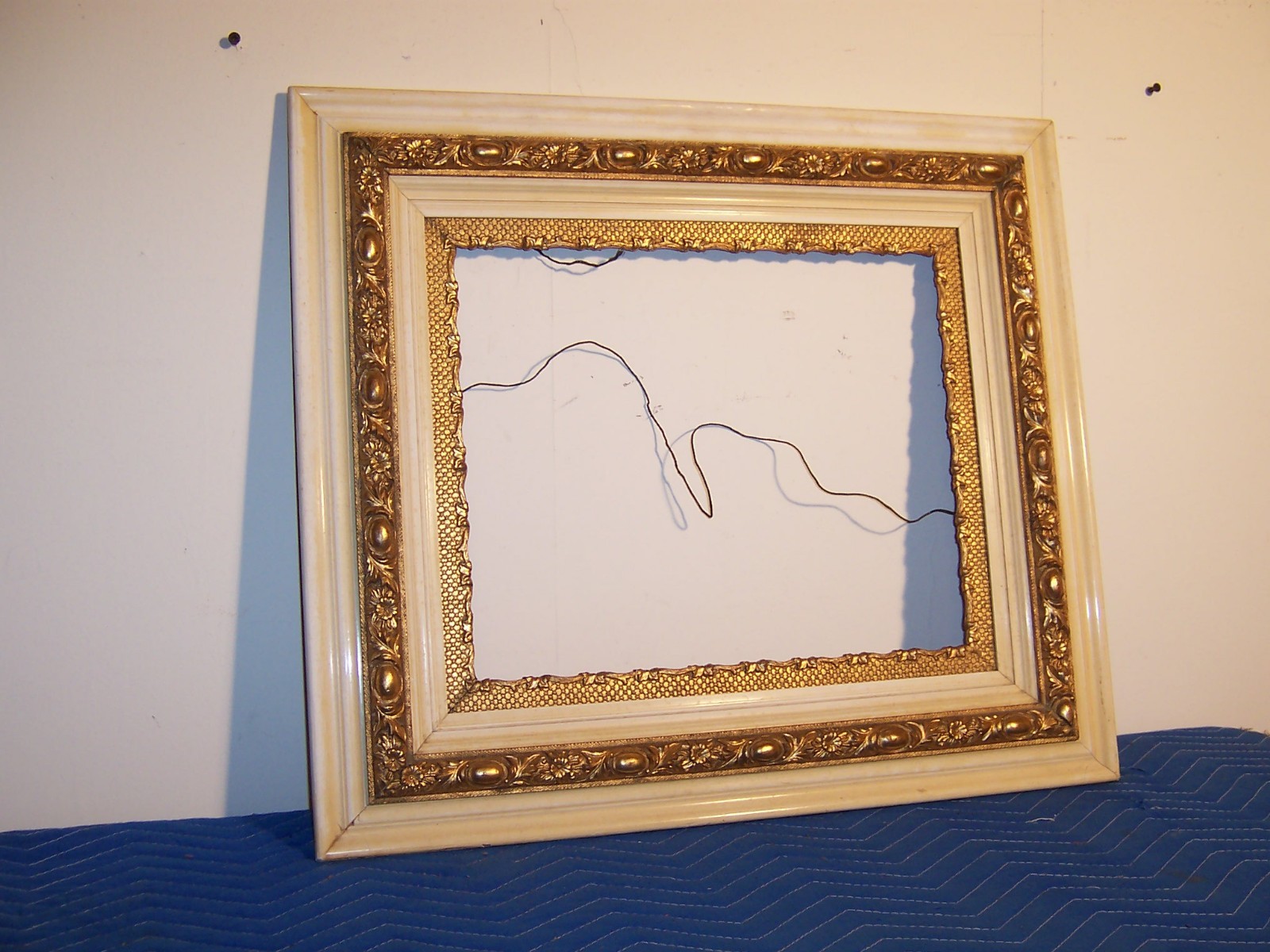 Very Nice Antique Gold Gilt Wood Gesso & Ivory White Picture Frame Fits 14×17