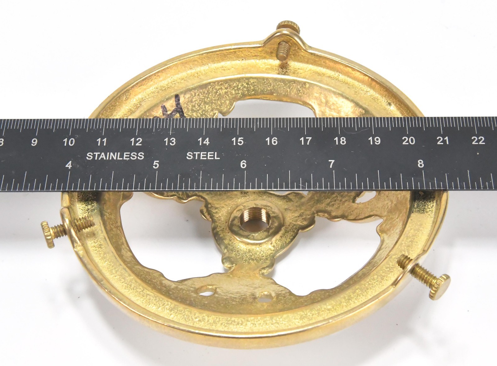 SOLID CAST DECORATIVE POLISHED BRASS 4 1/4 IN LAMP SHADE FITTER HOLDER