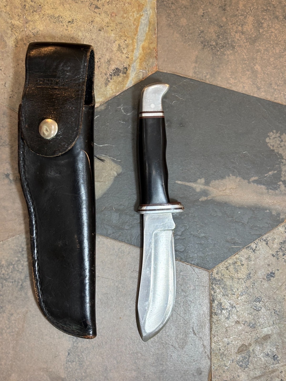 Buck 103 Skinner Fixed Blade Knife. Black .