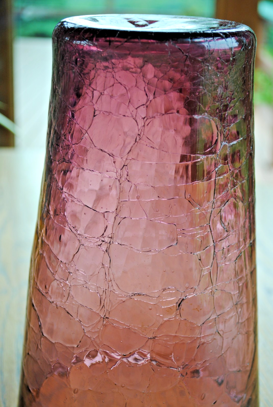 Rare 10.5 in. Vase! Gorgeous Amethyst Large Crackle Glass w/ tiny air bubbles