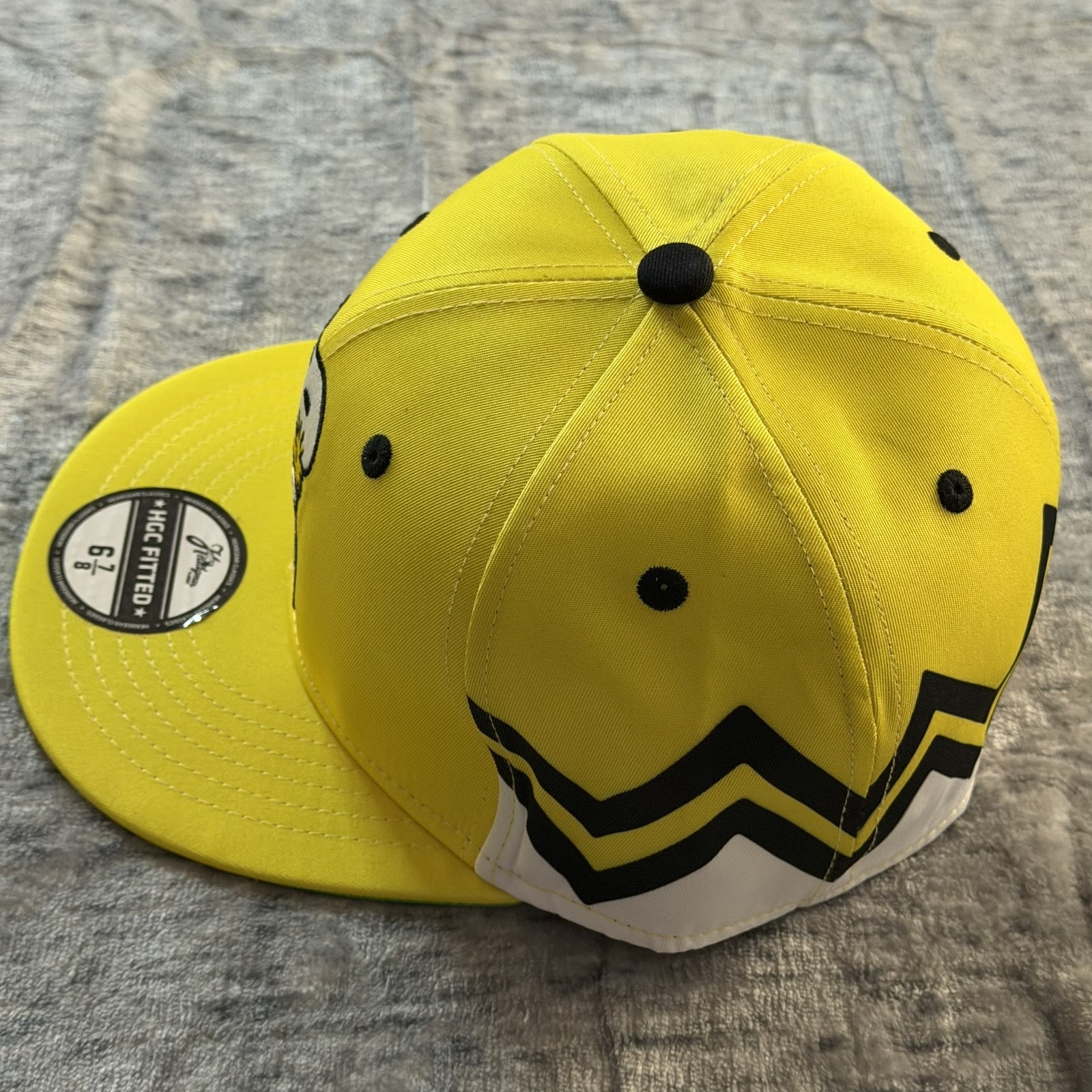 Headgear Classics Peanuts Snoopy Zigzag Fitted Hat Cap Size 6 7/8 Yellow White