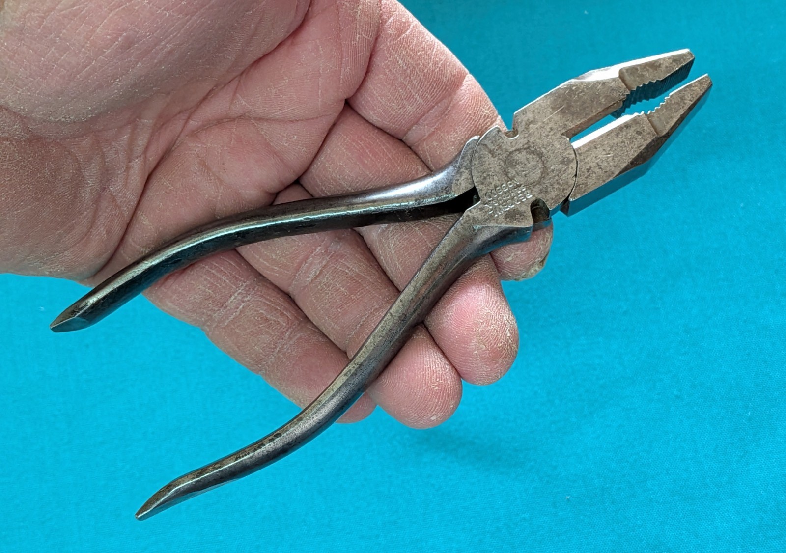 RARE 1920’s RED DEVIL S&H # 3800-6 Inch Combination Button’s Pliers Wire Cutters