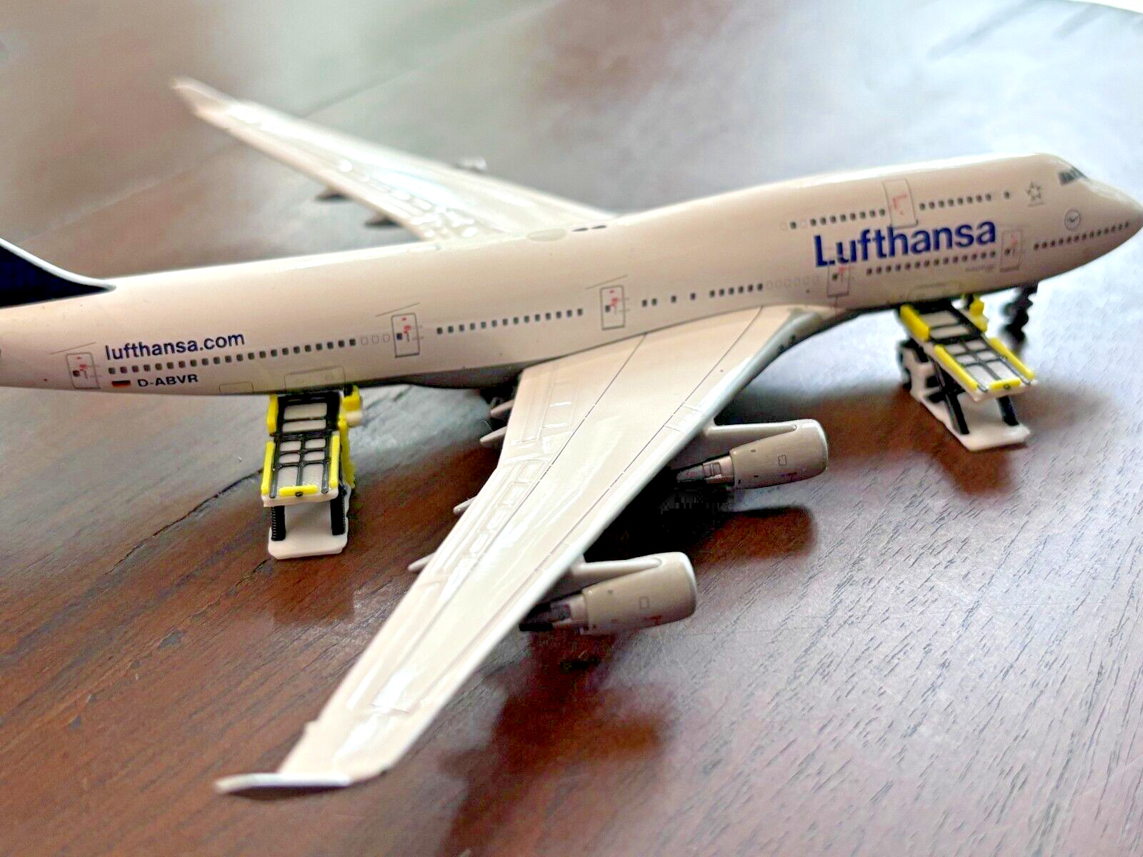 1:400 Model Airport Accessories – 6 Piece Airplane Cargo Loader Set (3D Printed)