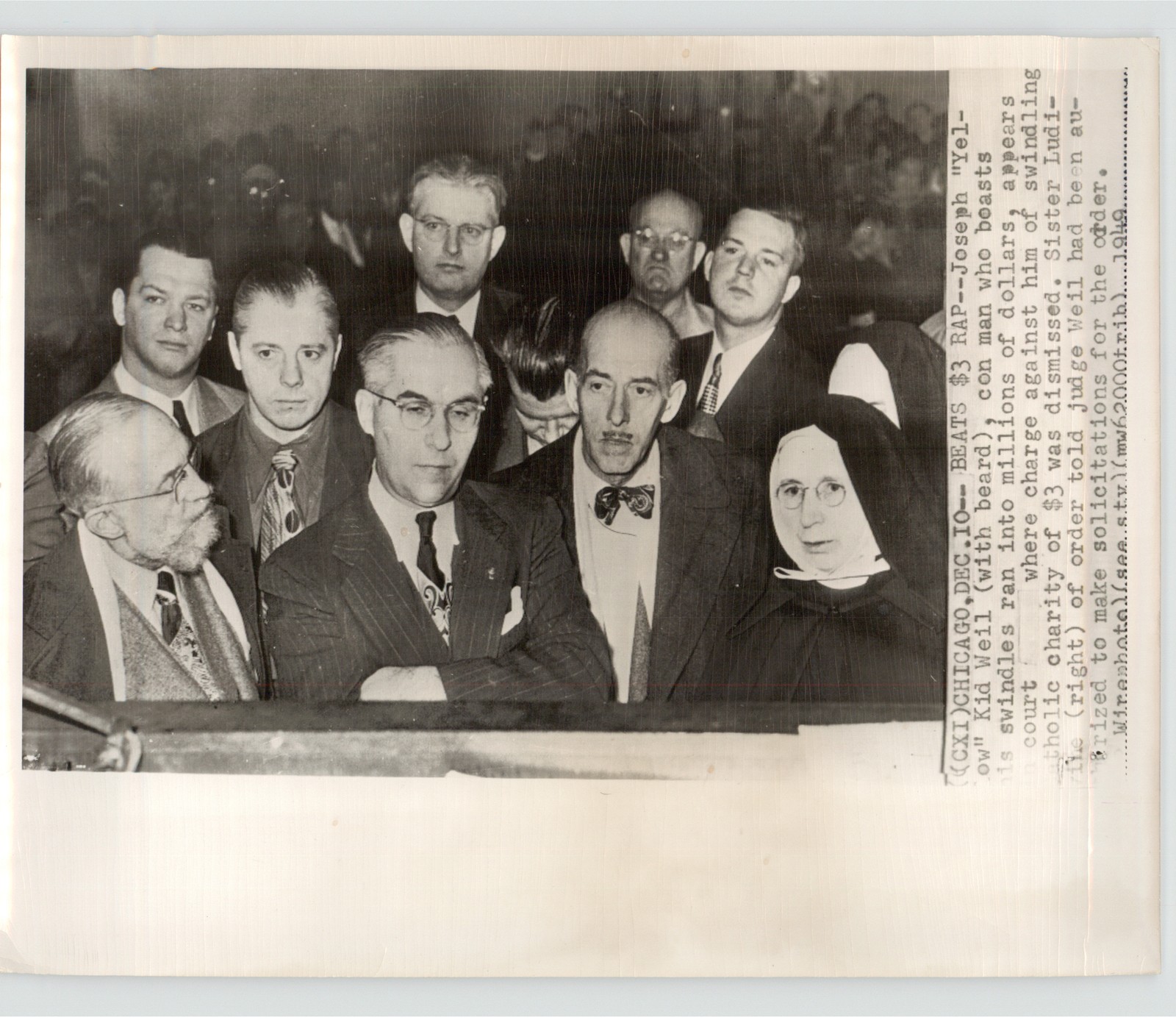1920s CON MAN Joseph ‘Yellow Kid’ Weil in Court with Nuns CRIME 1949 Press Photo