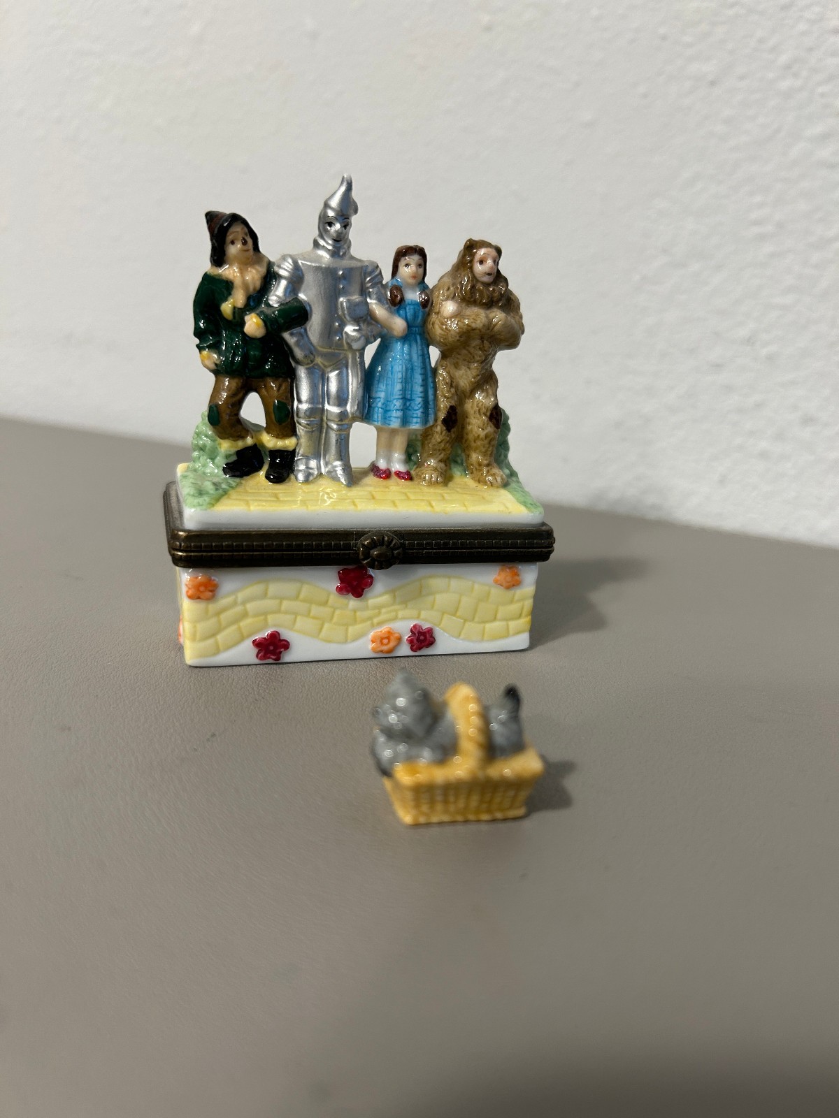 Wizard Of Oz “To Oz” Rare PHB Porcelain Hinged Box Midwest Cannon of Falls