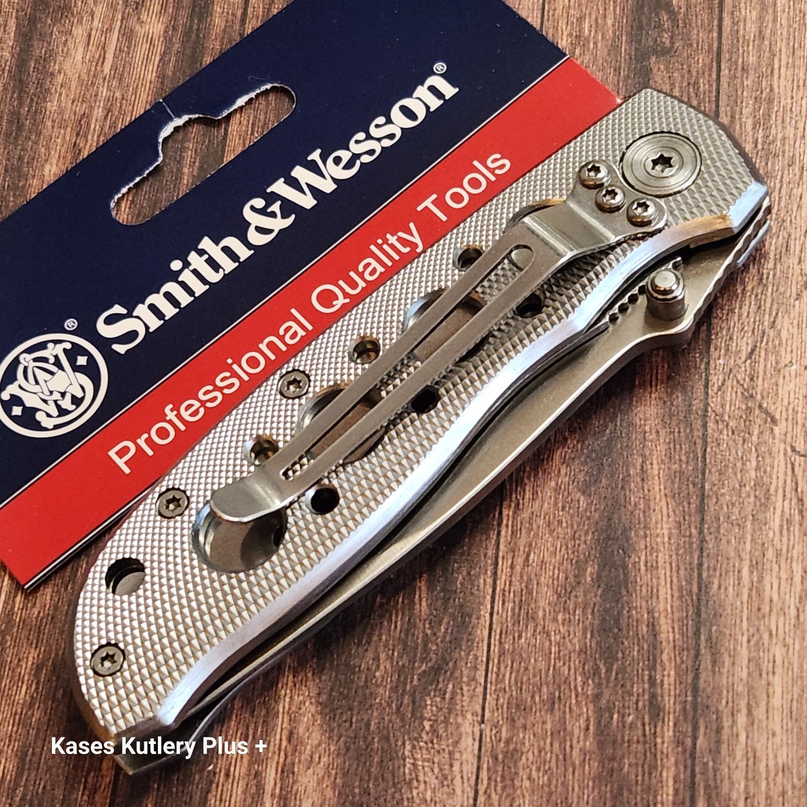 Smith & Wesson Extreme Ops Liner Lock 4.25″ Closed Folding Pocket Knife