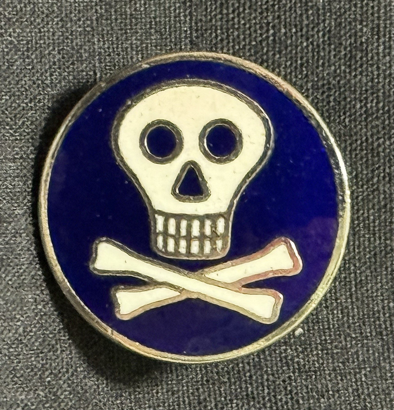 Original Korean War Era Theater Made 32nd Infantry Buccaneer Skull DI Pin CB