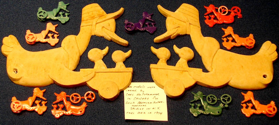 RARE 1960s CRACKER JACK MOTHER GOOSE WOODEN CARVING MODEL WITH 9 PLASTIC PRIZES