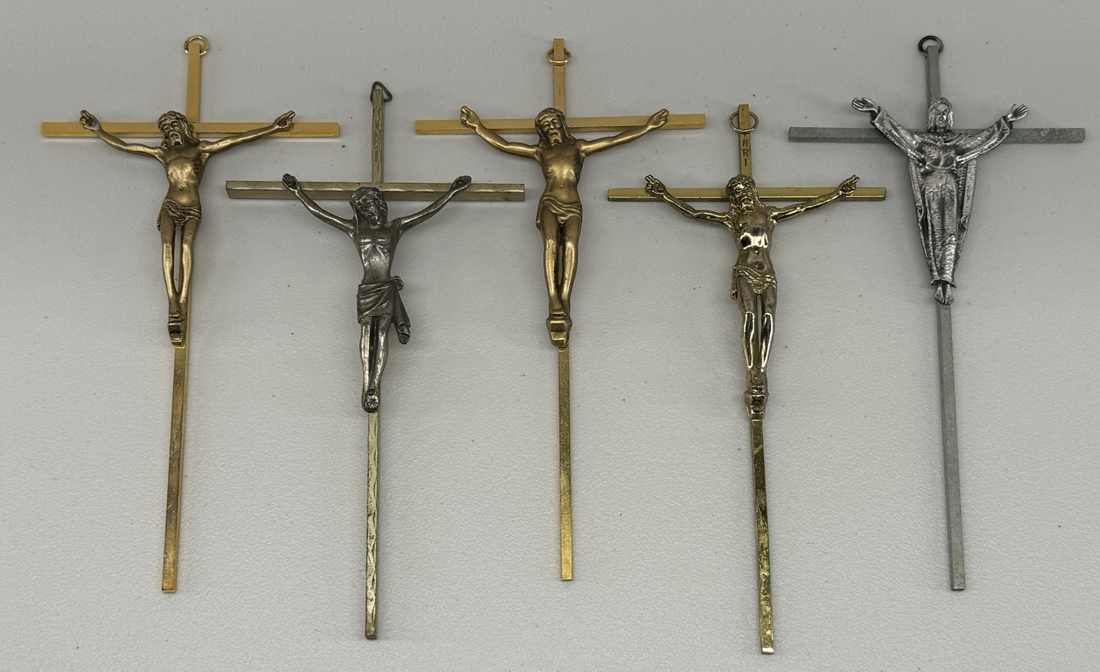 Lot of 5 Crucifix Wall Metal Crosses Jesus Various Styles 10’x5′