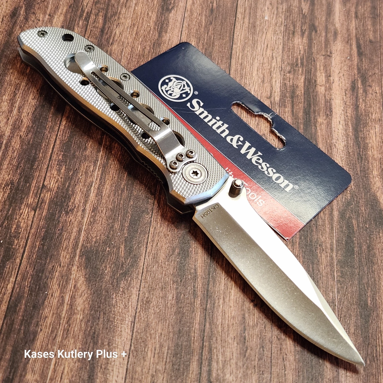 Smith & Wesson Extreme Ops Liner Lock 4.25″ Closed Folding Pocket Knife