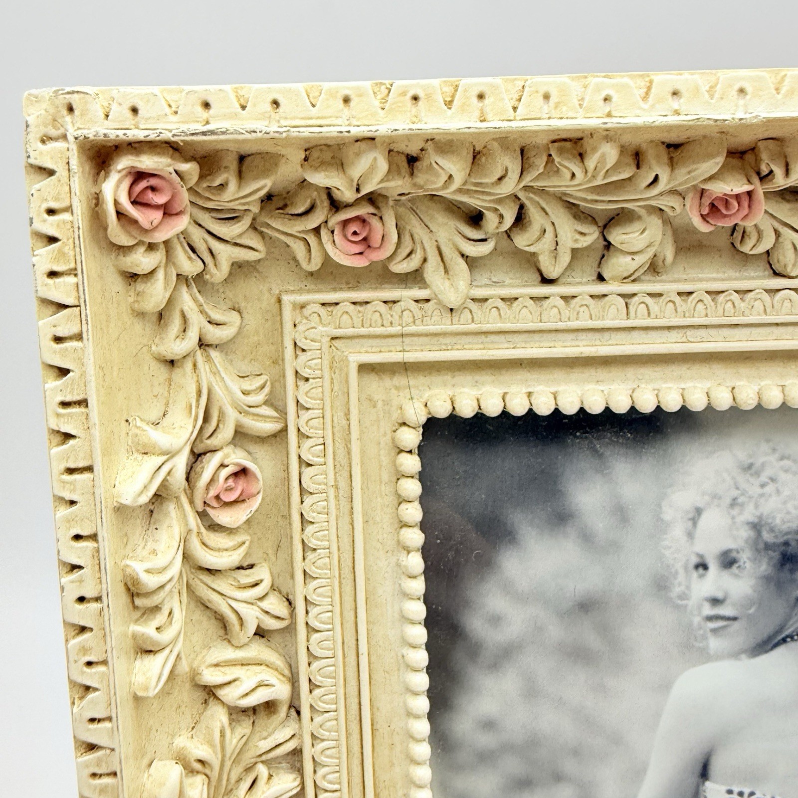 Abigail Huller 5” X 7” Photo Frame Resin Roses Cream Gold Trim Stand Alone /Wall
