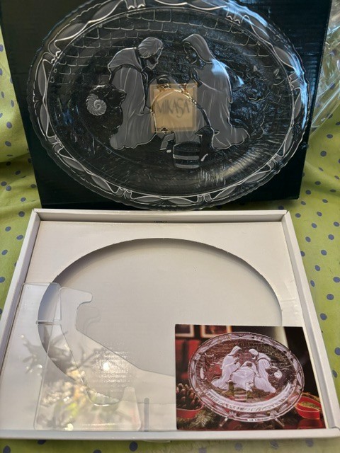MIKASA Christmas NATIVITY Crystal 9.5″ Plaque w/stand New in Box Free Shipping