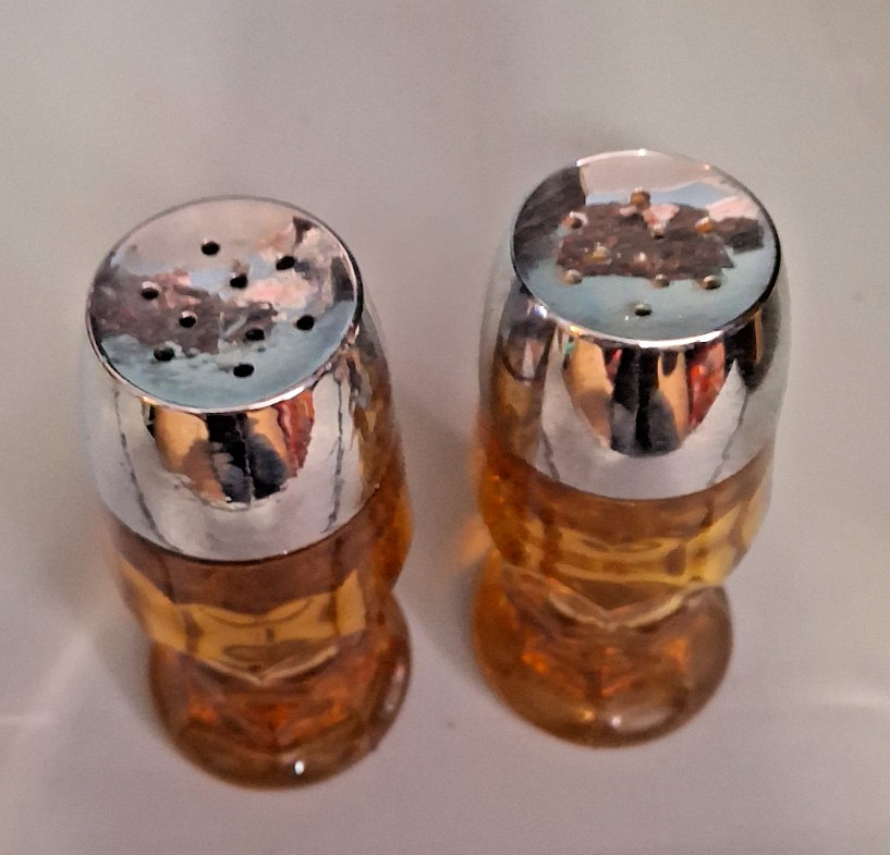 Vintage Anchor Hocking Georgian Amber Glass Salt & Pepper Shakers 4” Tall