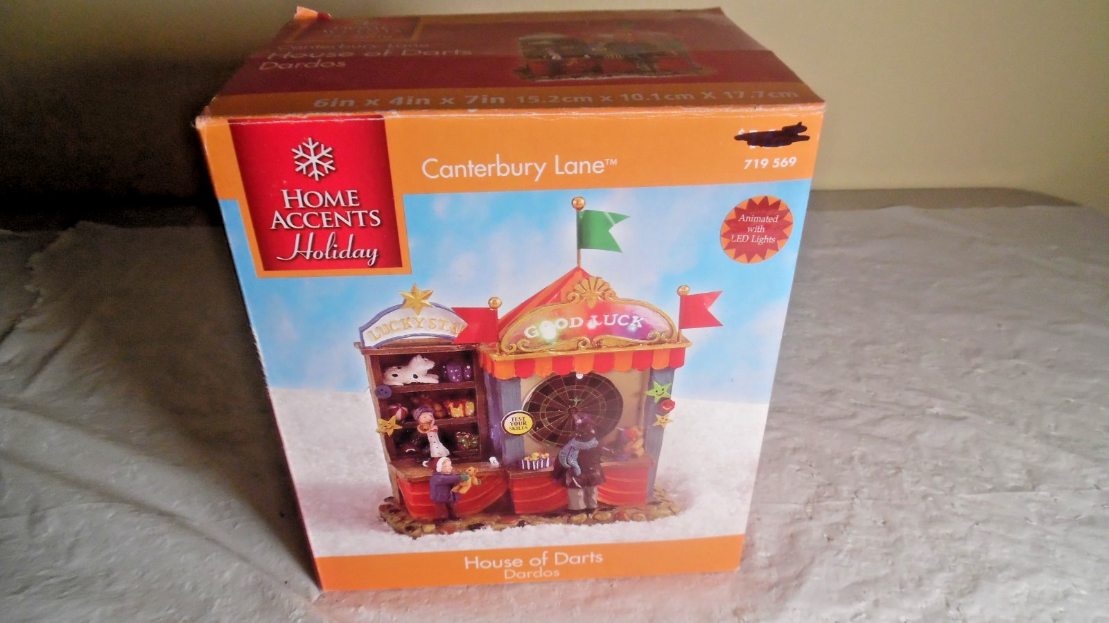 Home Accents 719 569 Canterbury Lane Animated with Lights -Used -Uses 3 Batterie
