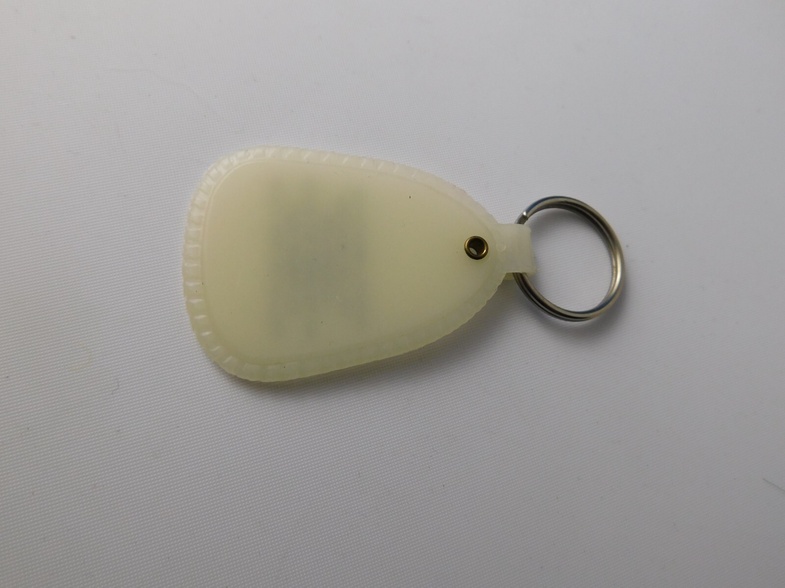 VALUE CENTER STORE KEYCHAIN KEYRING AYLMER ONTARIO ADVERTISING GLOW IN DARK