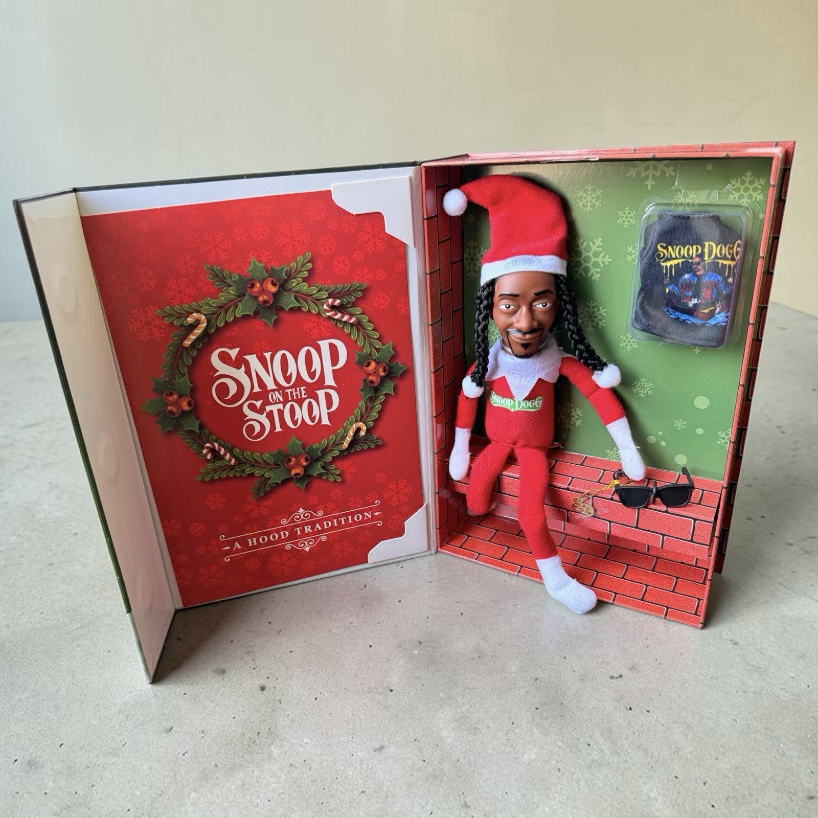 Snoop on the Stoop A Hood Tradition 12” Snoop Dogg Christmas Red Plush Figurine
