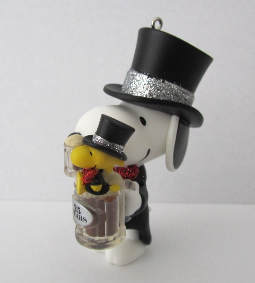 2022 Hallmark Special Edition Spotlight On Snoopy Ornament 25th Anniversary