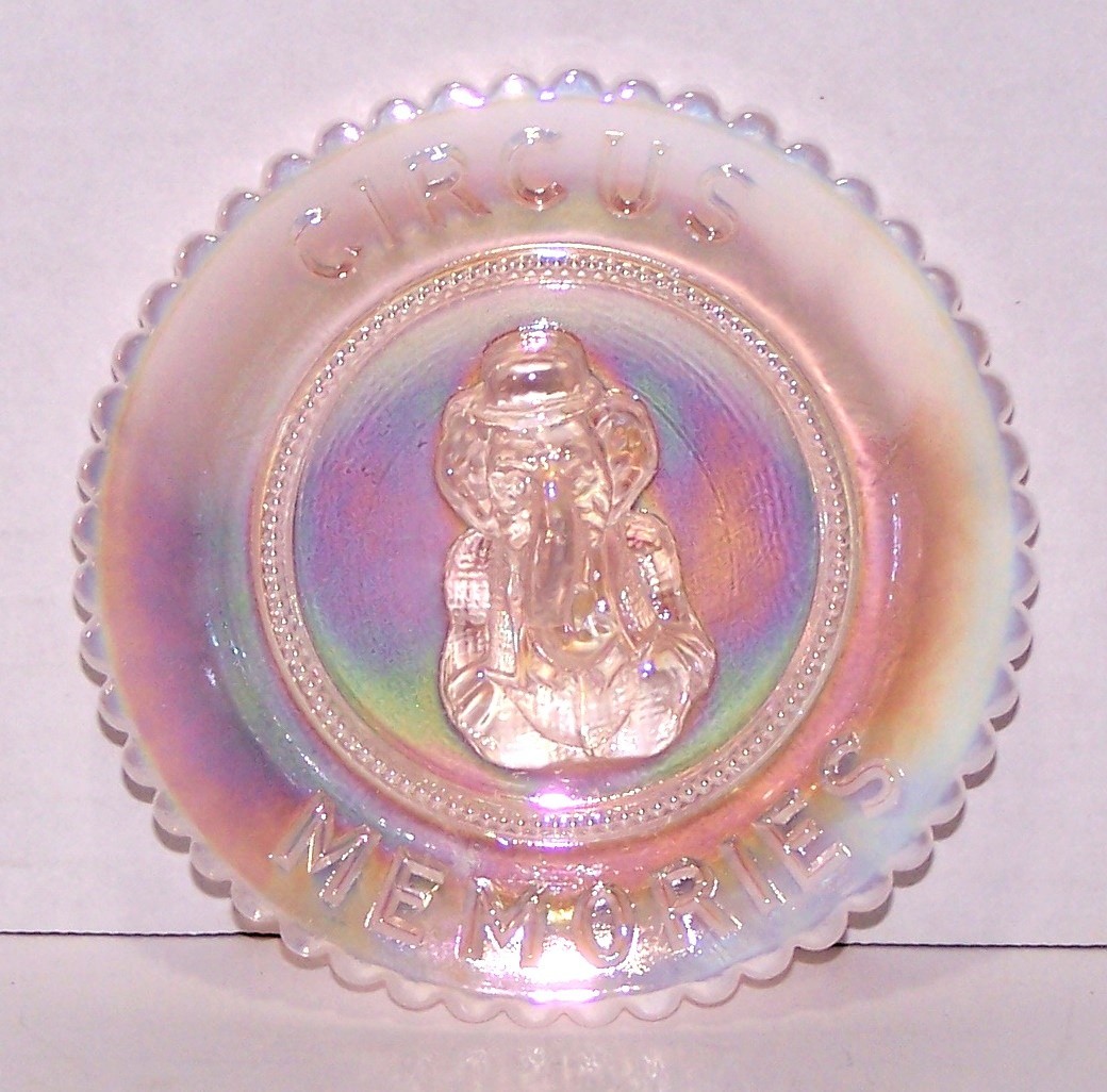 NEW 1983 Plate SUMMIT Art Glass ELEPHANT 3½” Iridescent PINK, WHITE Circus Memor