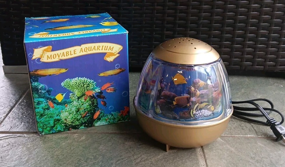 New Rotating Ocean Aquarium Lamp Night Light Plug In Fish Scene NIB