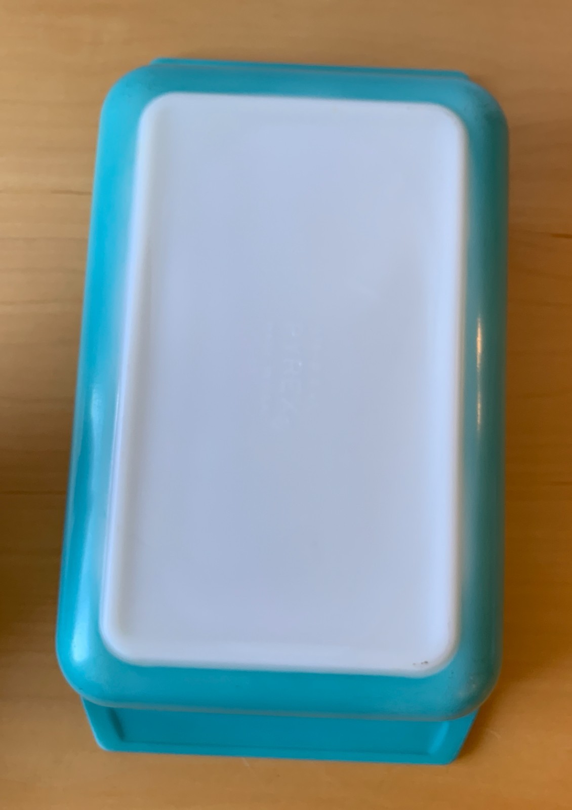 PYREX – Turquoise with White Snowflakes – Space Saver Casserole (575-B) + LID