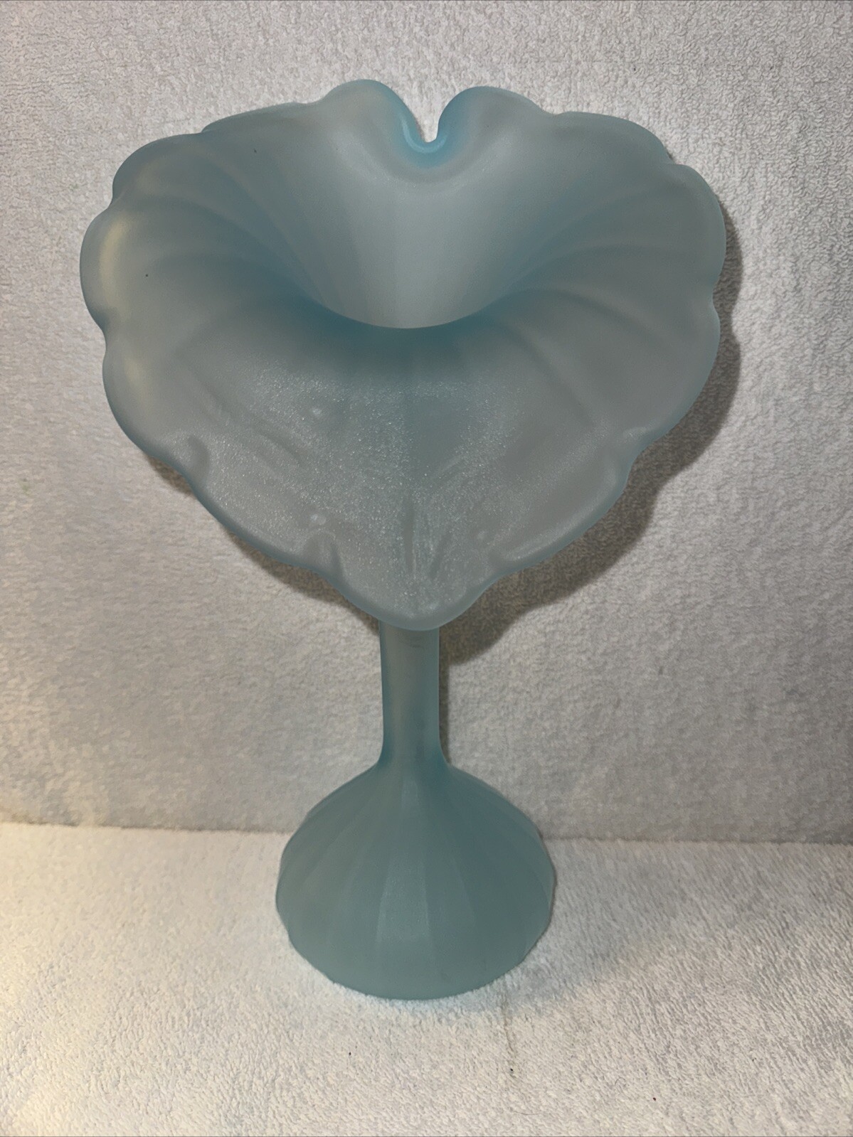 Vintage Hand Blown Light Blue Glass Jack in the Pulpit Feather Vase See Desc