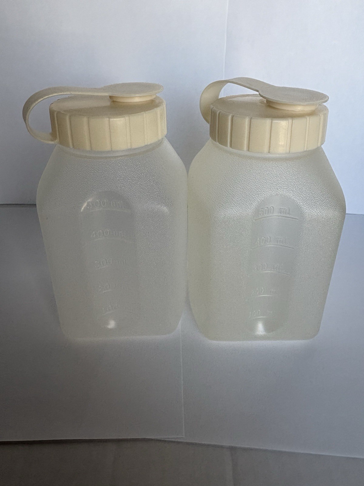 Rubbermade Vintage 1 Pint Shaker Bottle With Screw On Lid And Pour Spout -2
