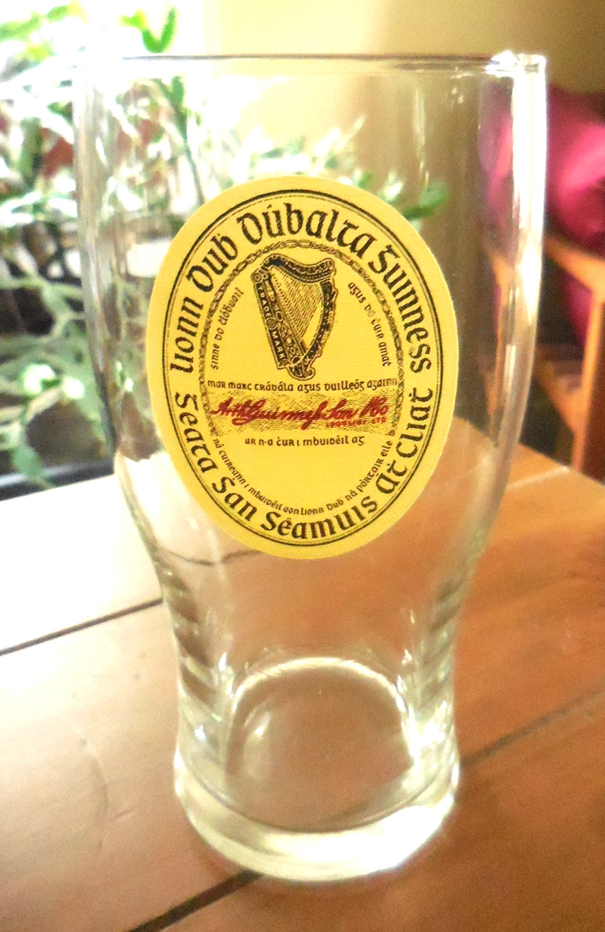 Guinness pint Beer Glass, Irish Gaelic Label