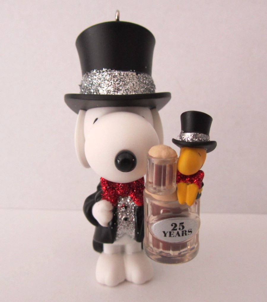 2022 Hallmark Special Edition Spotlight On Snoopy Ornament 25th Anniversary