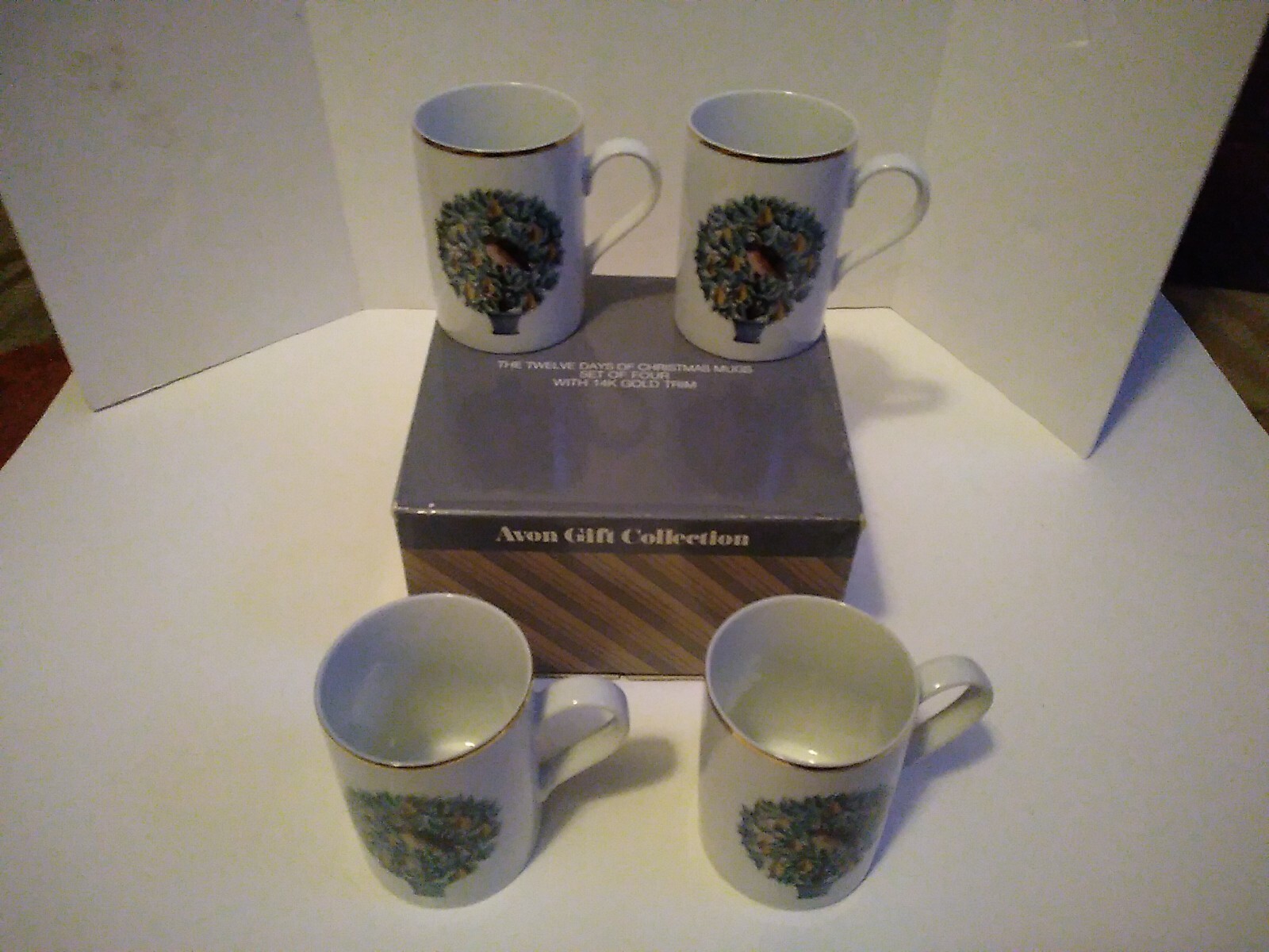 AVON Gift Collection Twelve Days of Christmas Set of 4 Mugs 14K gold trim New