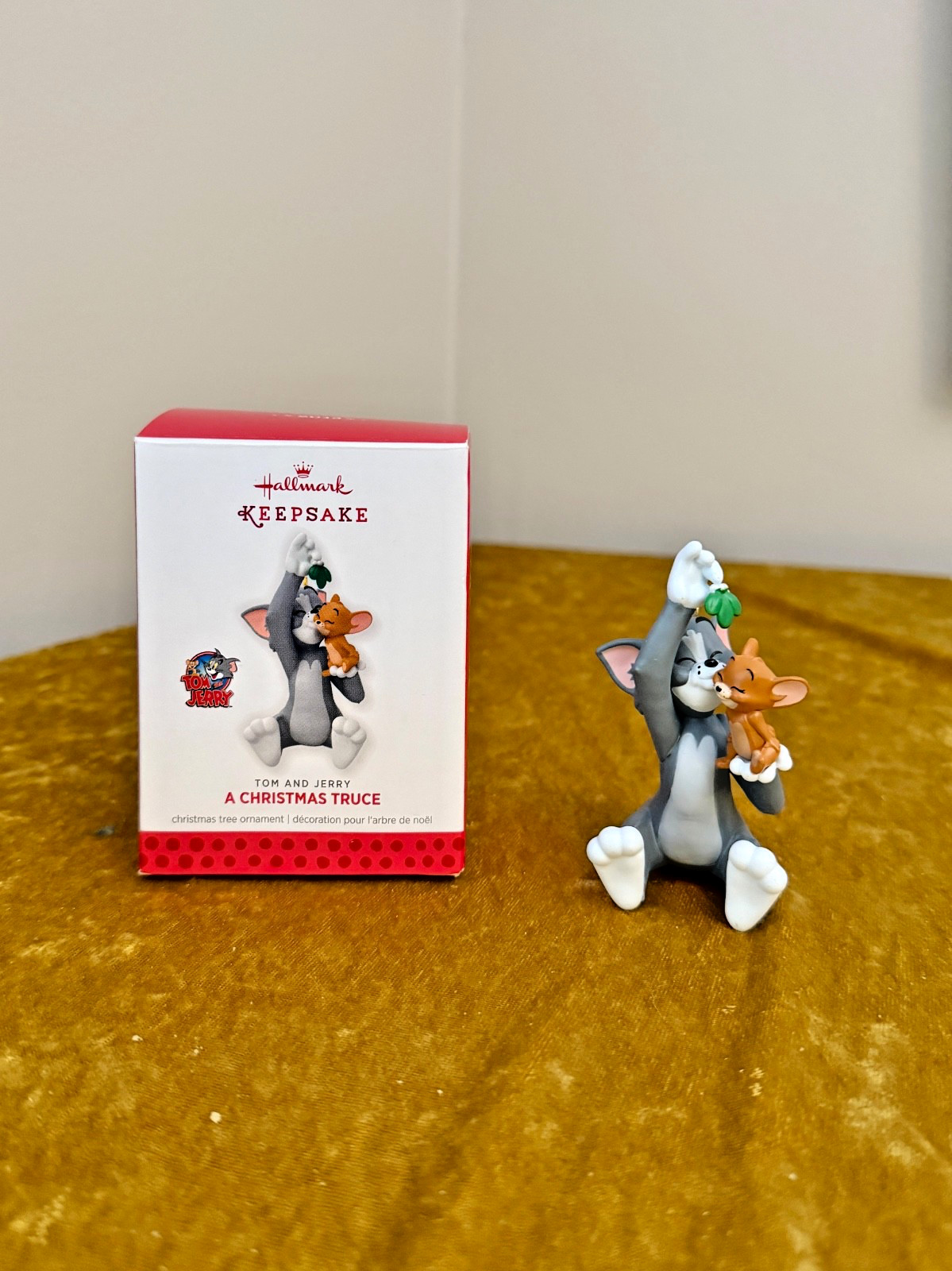NIB Hallmark Keepsake Ornament – TOM AND JERRY “A CHRISTMAS TRUCE”