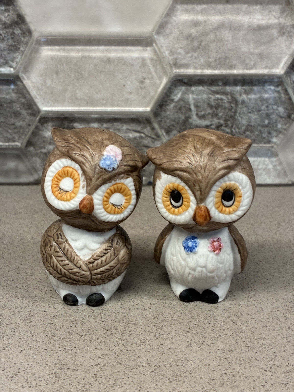 Vtg Big Eyed Anthropomorphic Ceramic Kitsch Owls Salt Pepper Shaker Set Korea