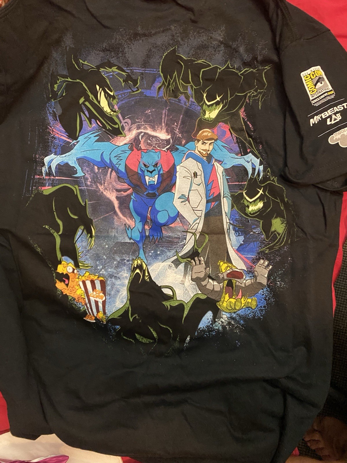 Mr. Beast Lab SDCC 2025 Exclusive bundle: 1 Large T-shirt, & 1 Swarms Figure
