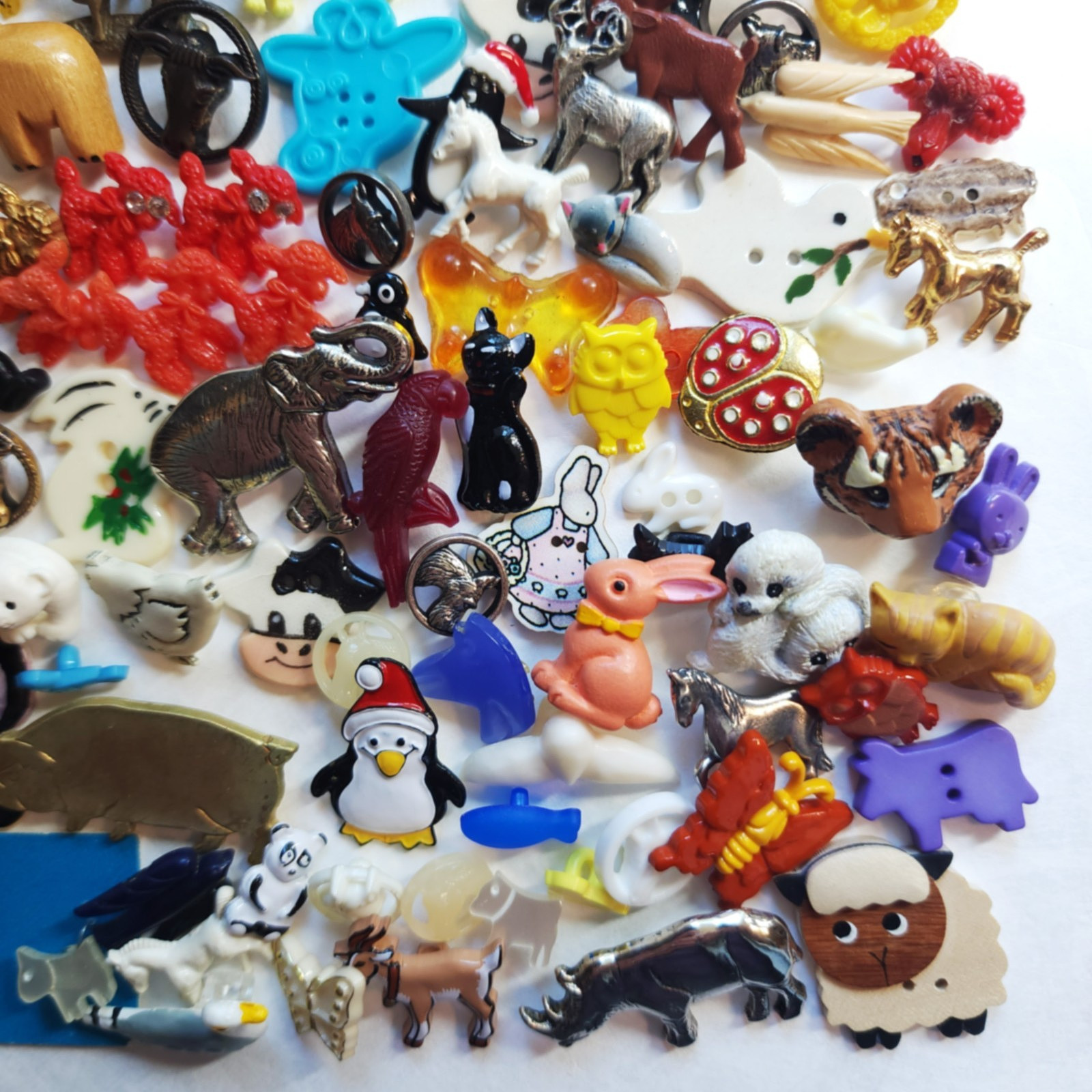 144 Vtg Realistic Novelty Buttons Plastic Metal Wood Goofies Birds Animals Bugs