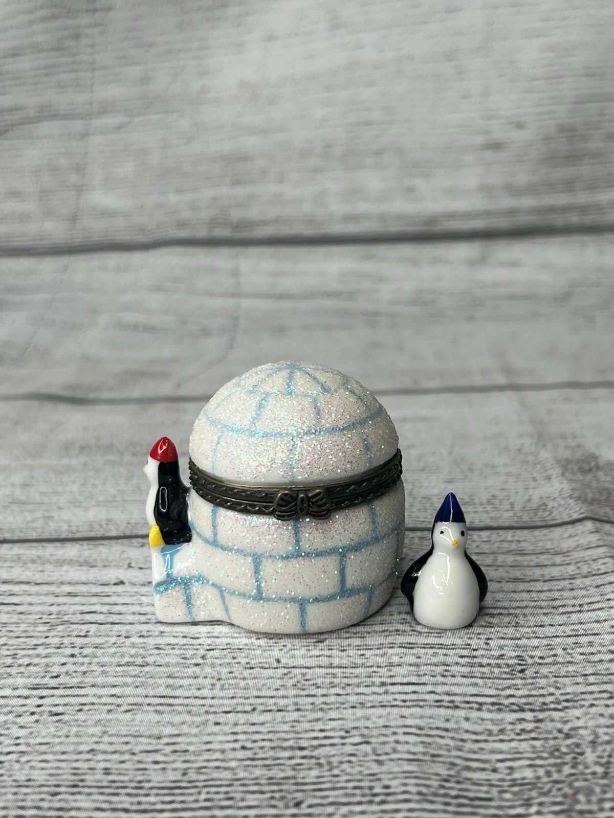 VTG PHB Style Penguin Igloo Porcelain Hinged Trinket Box W/ Penguin Trinket