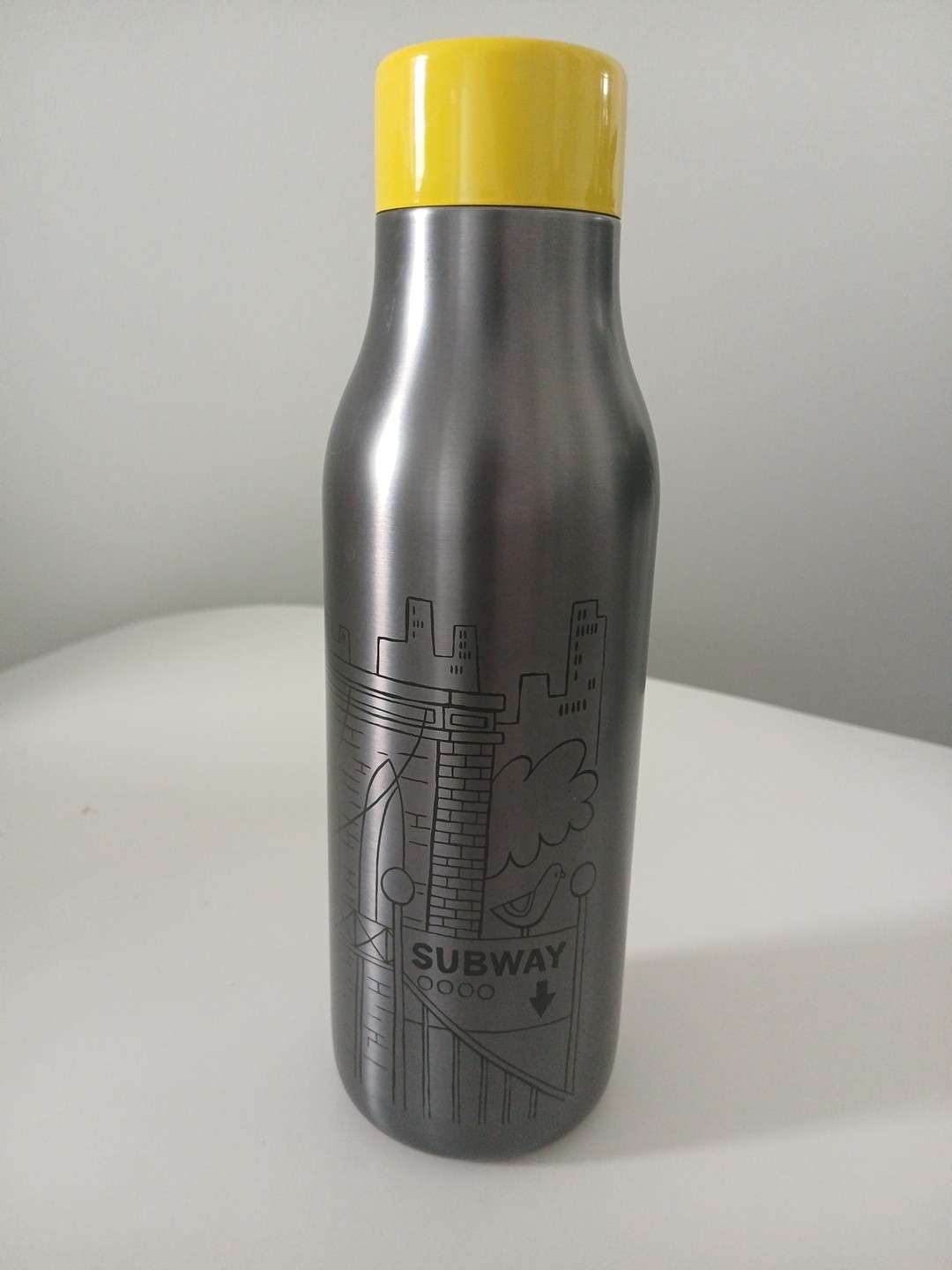 Starbucks New York City Collection Stainless Steel 20 oz 591 ml Bottle Screw Top