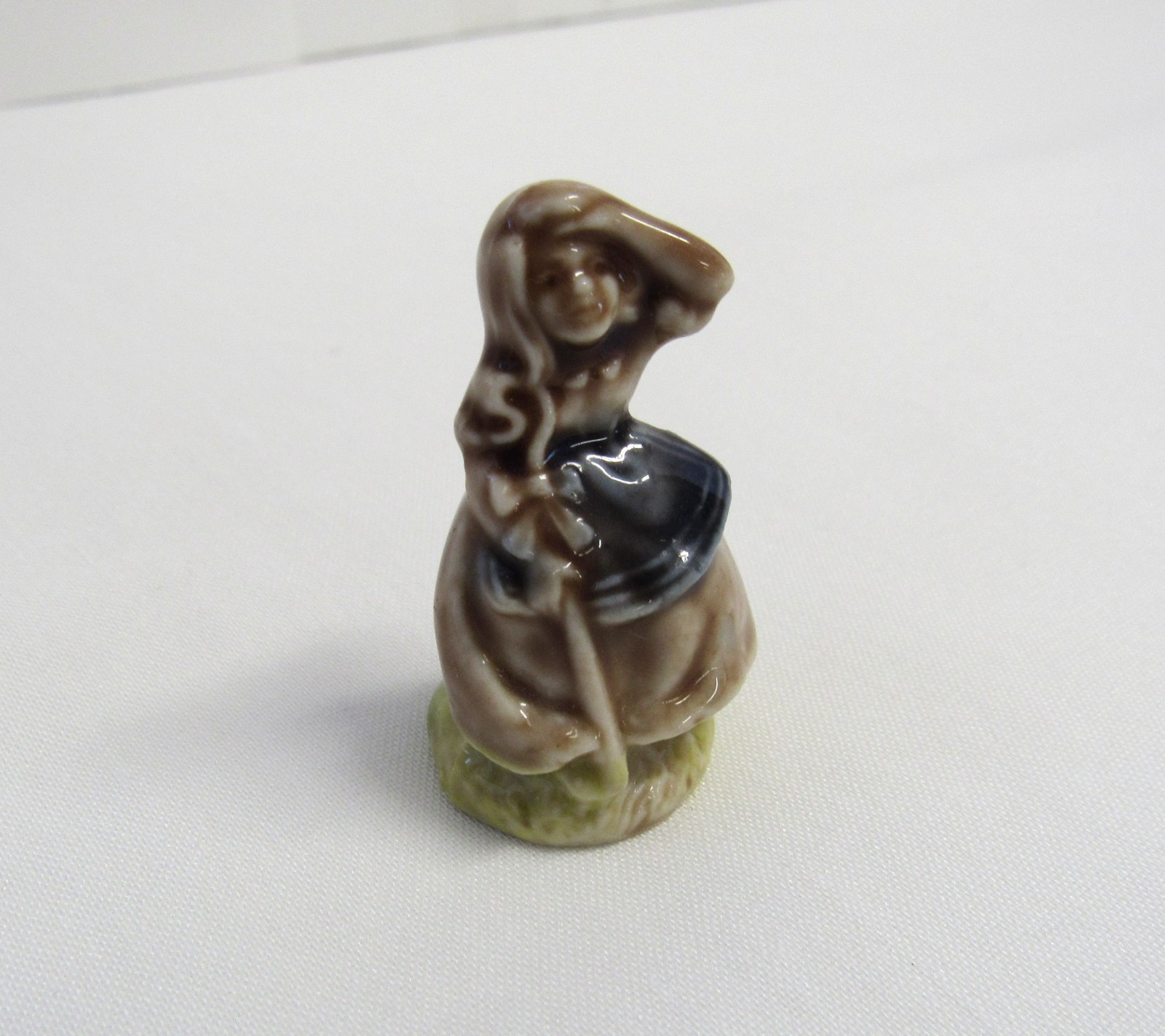 Wade Whimsies “Little Bo Peep” Nursery Rhyme Figurine – Wade, England – EUC